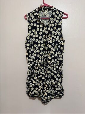 Vintage foreverDaisy Print Sleeveless Romper - Black with White & Yellow Daisies